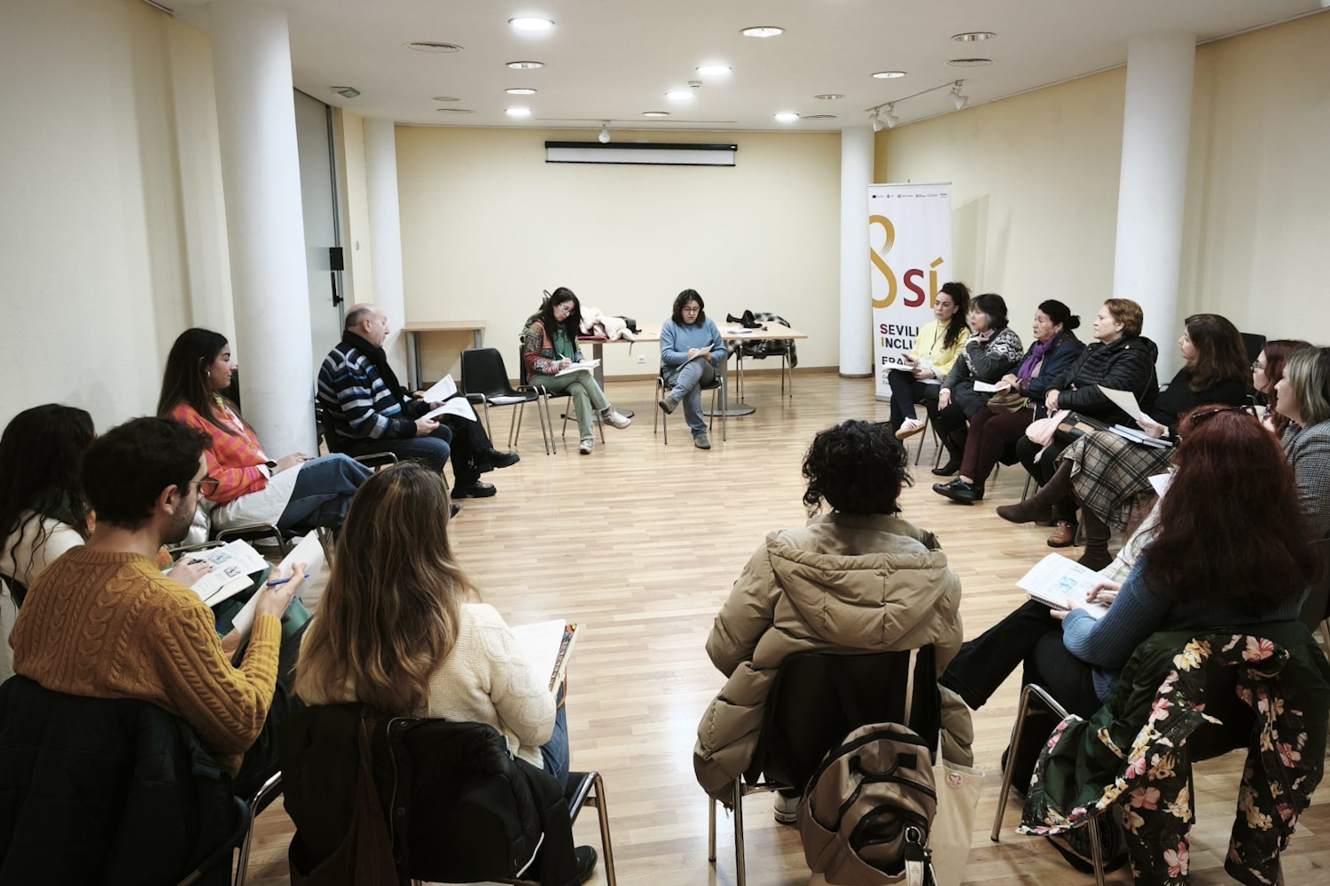 Actividad grupal de las personas usuarias del Proyecto ERACIS+Sevilla
