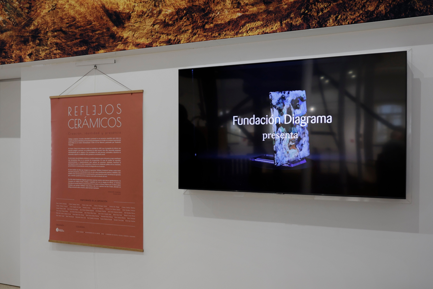 Cartel explicativo de la exposición Reflejos Cerámicos