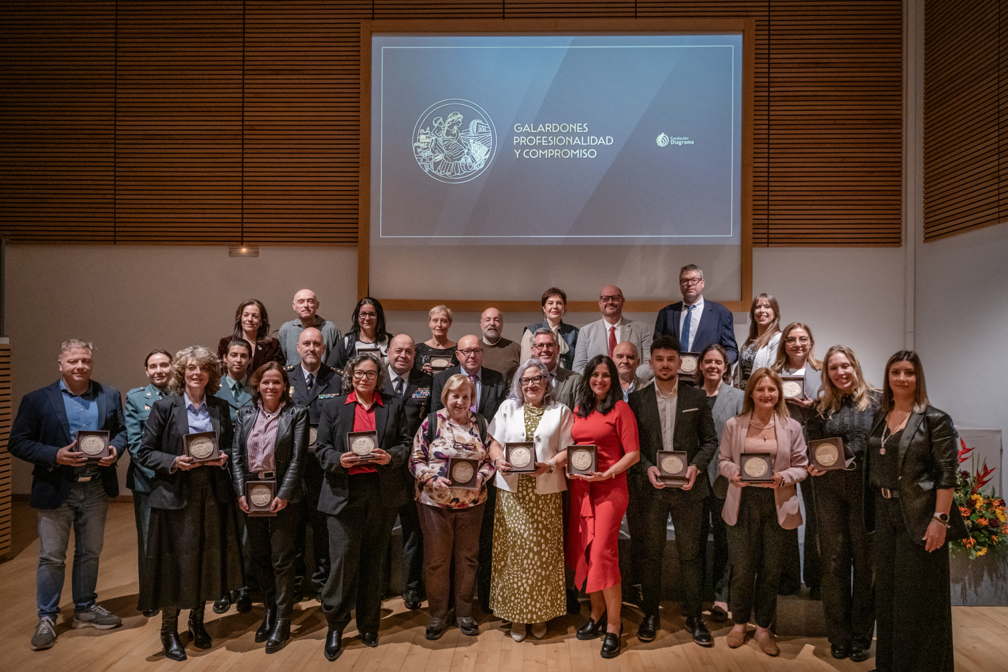 Foto de grupo de las personas y entidades galardonadas