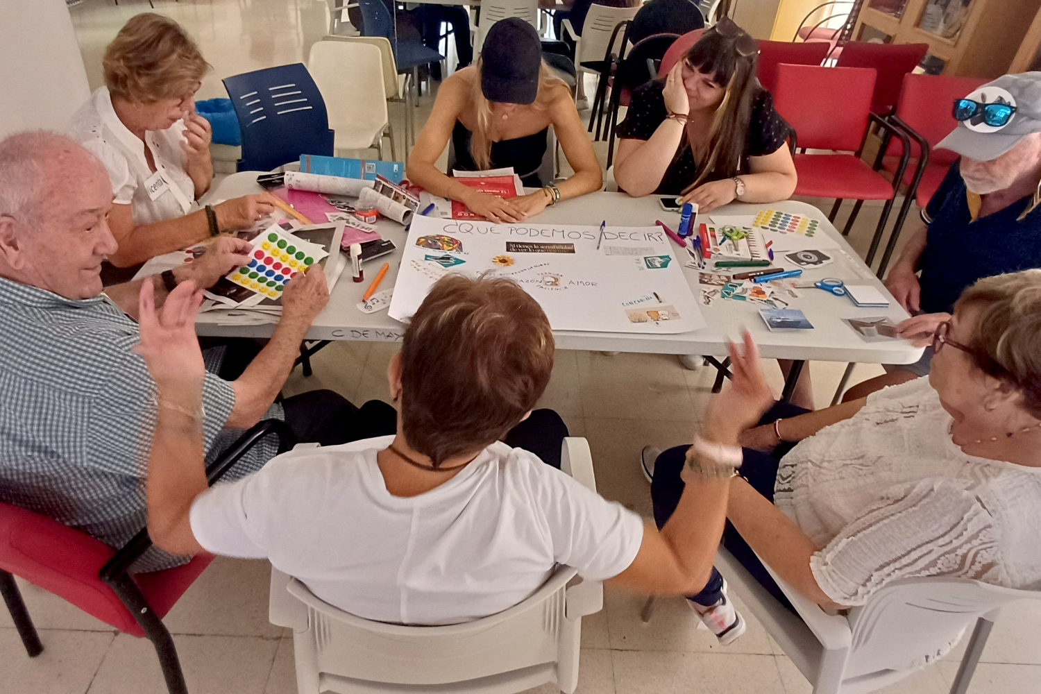 Personas usuarias y profesionales del Hackcamp aplicado al envejecimiento activo, nueva iniciativa del Departamento de I+D 