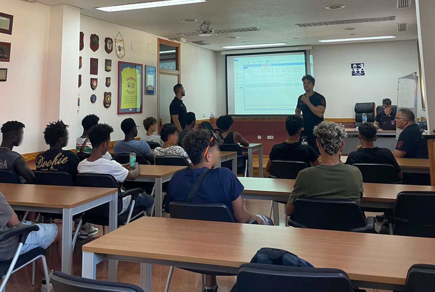 Usuarios de los hogares de acogida ‘Suñu Keur’ y ‘Enaya’ de Murcia finalizan su dinámica programación de actividades de verano