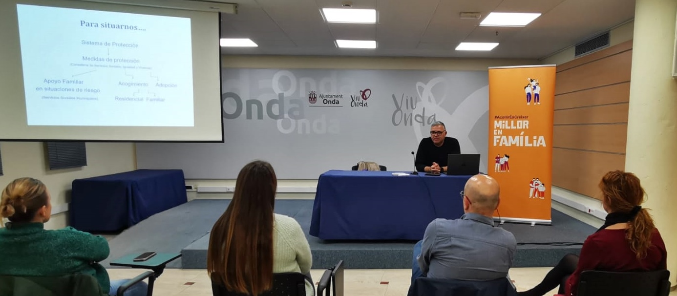 Un momento de la charla en la localidad de Onda