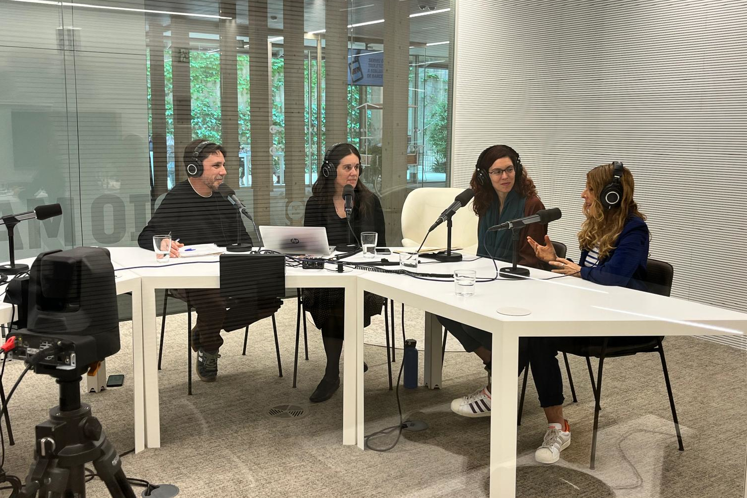 Grabación del podcast 'A la recerca de la soledat' con Jorge Montesó y Laura Coll-Planas