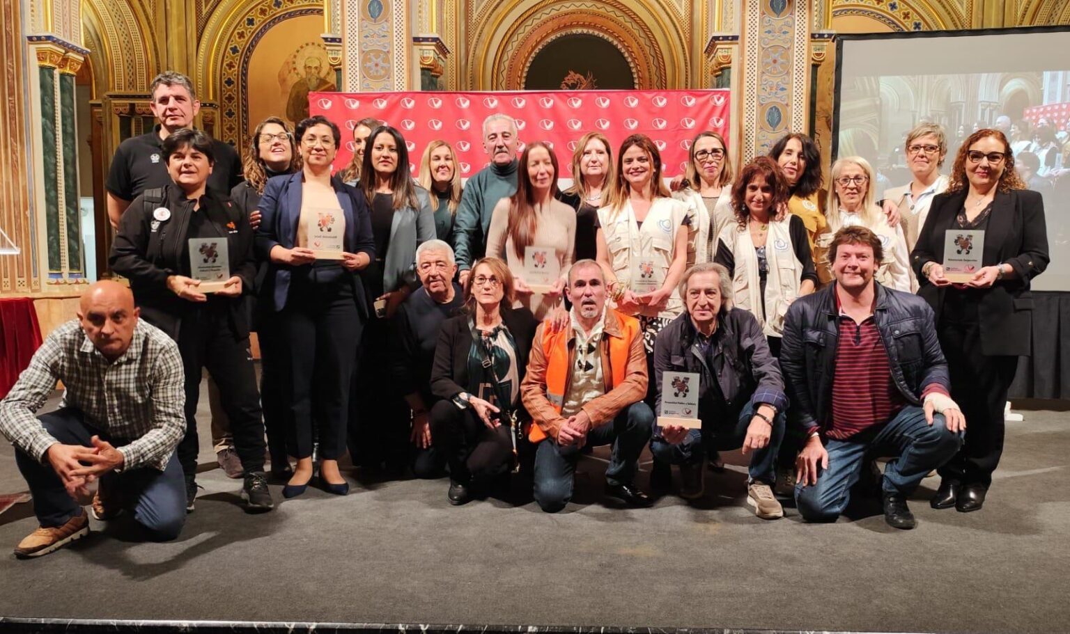 Foto de grupo de todas las entidades premiadas