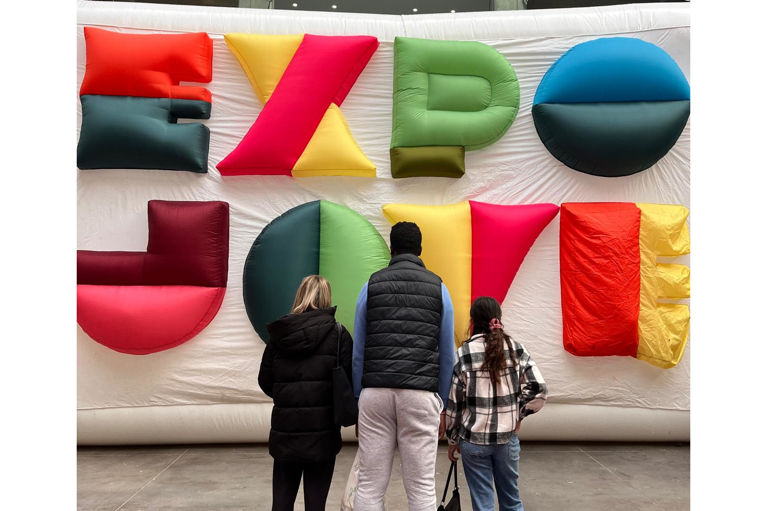 Entrada a la feria de jóvenes de Anassim