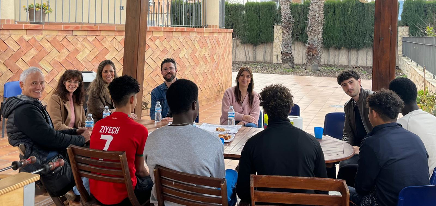 Jóvenes, profesionales y fiscales se reúnen en un almuerzo