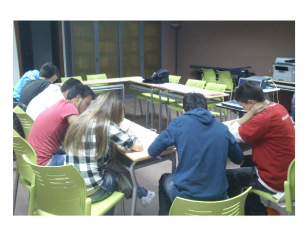 Profesionales de Fundación Diagrama del Programa de Medio Abierto de Alicante desarrollan en Alcoy un taller para prevenir que los jóvenes consuman sustancias tóxicas