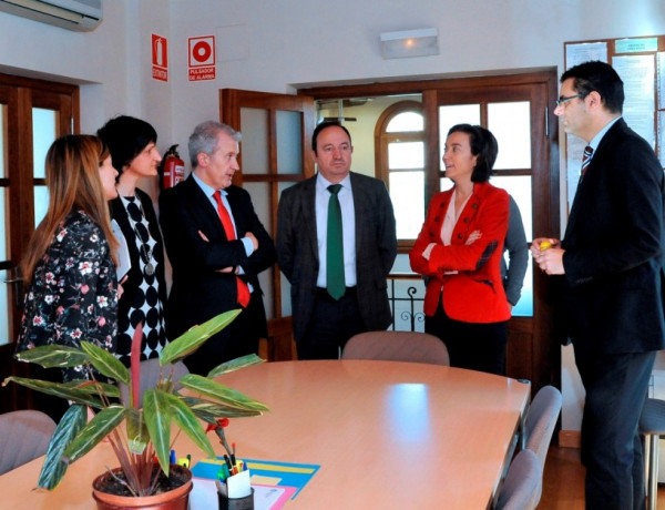 El presidente riojano Pedro Sanz destaca la labor de integración social realizada por el centro ‘Virgen de Valvanera’ en su décimo aniversario