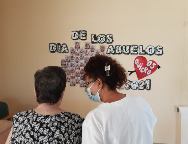 Las personas mayores atendidas en la residencia ‘Nuevo Azahar’ de Archena (Murcia) celebran el Día del Abuelo 