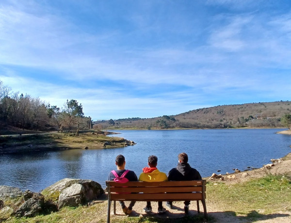 Los jóvenes, durante una parada para disfrutar del paisaje