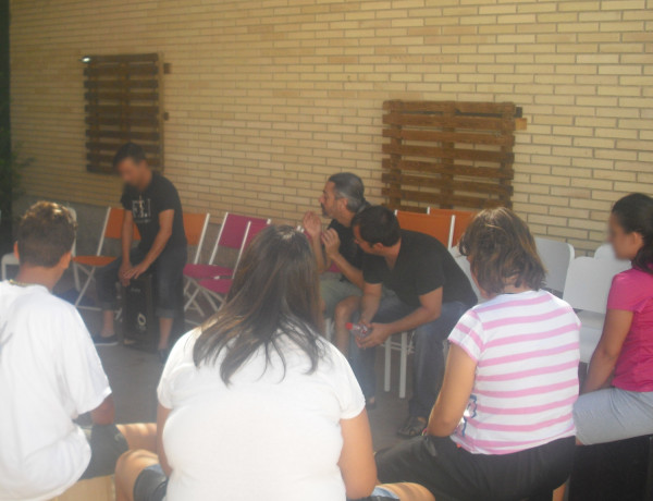 Menores del centro Pi i Margall, taller musicoterapia. Fundación Diagrama.