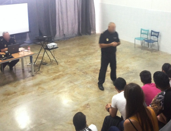 Charla Policía Nacional de Murcia. Centro Las Moreras. Fundación Diagrama.