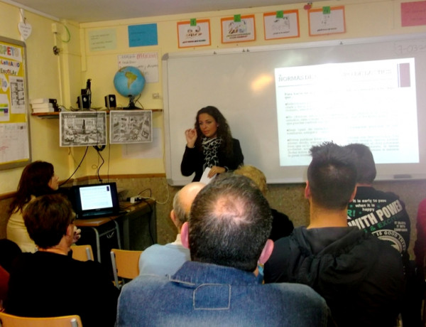 Charla coloquio sobre factores de riesgo en las nuevas tecnologías en el centro ‘Campanar’ de Valencia