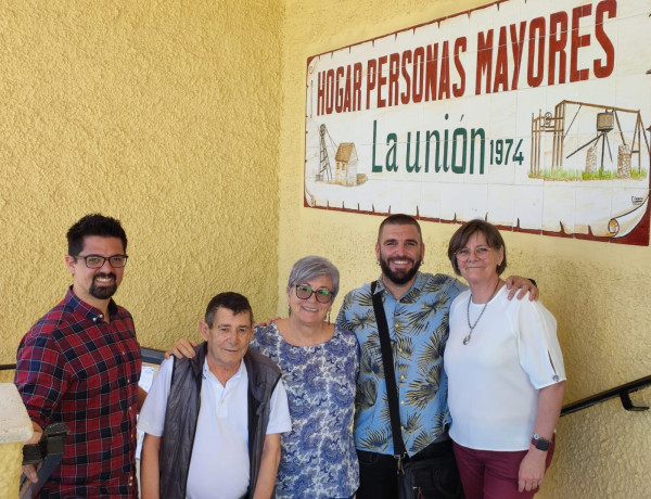 Representación del centro Cristo de Los Mineros y del Hogar del Pensionista de La Unión a las puertas de este último recurso 