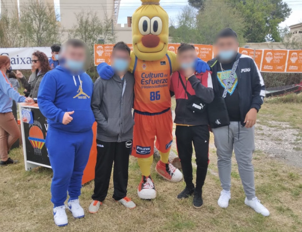 Jóvenes de la residencia ‘Anassim’ de Llanera de Ranes (Valencia) participan en una jornada de ocio organizada por el Valencia Basket Club. Fundación Diagrama. Comunidad Valenciana 2022