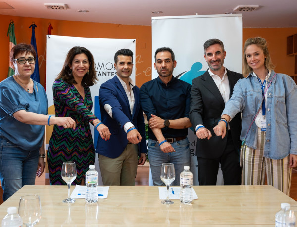 (i-d) Silvia Moral, Manuela Rueda, Evaristo Rocha, Antonio Zafra, Javier de la Casa y Carmen Morales, durante el acto