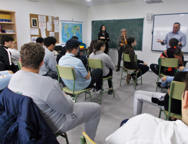 Un técnico de la DGT imparte la charla