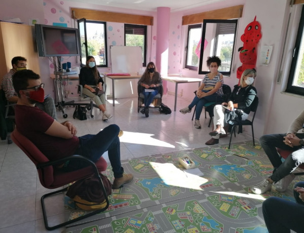 El equipo de profesionales del Hogar de Acogida ‘Arribes del Tormes’ de Salamanca realiza un curso de formación sobre situaciones de conflicto