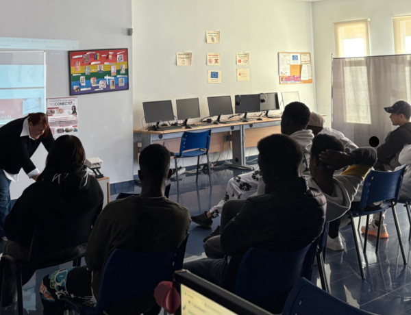 Fundación Cibervoluntarios colabora en la formación de personas usuarias del servicio Azarbe 