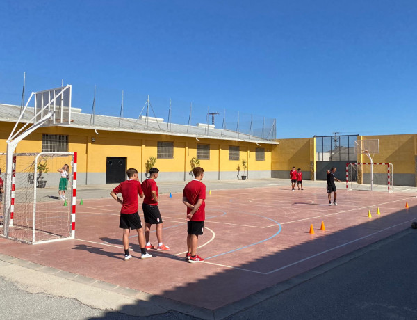 Los centros ‘Genil’ de Granada participan en un campus deportivo organizado junto a la Fundación Granada CF