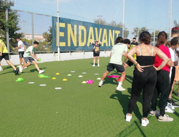 Jóvenes de Plana Baixa participan en una dinámica deportiva