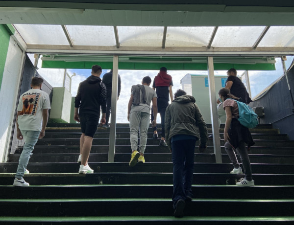 Menores del Centro de Día ‘Cantabria’ de Santander descubren la historia del Real Racing Club de Santander con una visita a su estadio