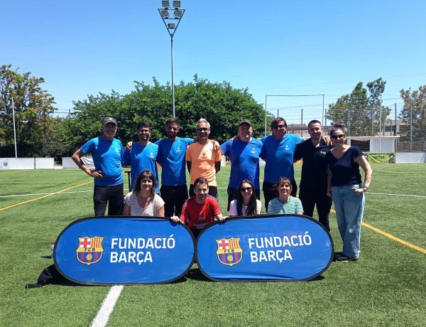 El equipo del proyecto, en el campo de Rocafonda