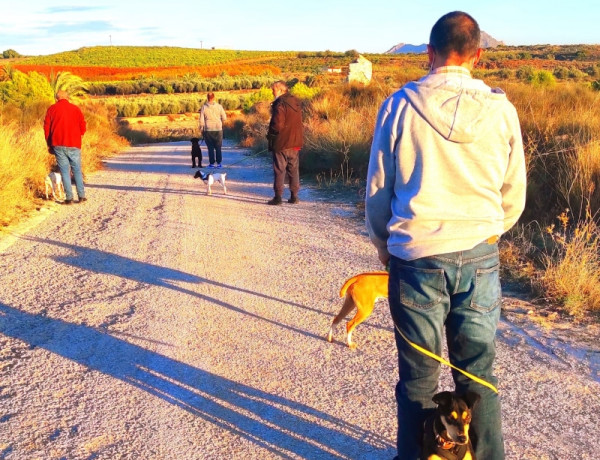 Las personas atendidas en el Centro para la Atención de la Enfermedad Mental ‘Altavida’ de Abanilla realizan una actividad terapéutica con animales