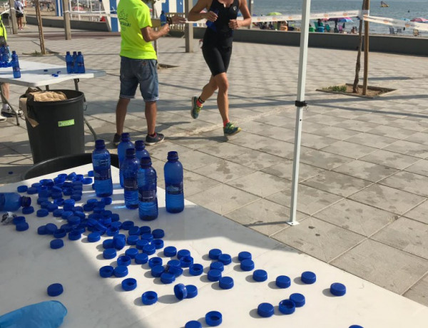 Los jóvenes atendidos en el centro ‘Torrent’ participan como voluntarios en el Triatlón de Oropesa del Mar. Fundación Diagrama. Comunidad Valenciana 2019.