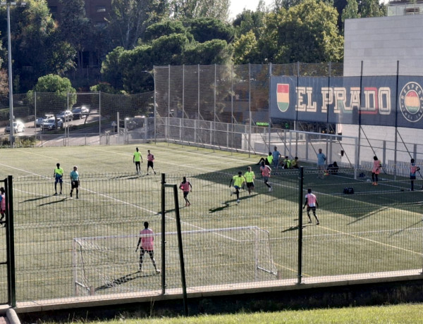 Jóvenes atendidos en Madrid participan en un torneo de fútbol amistoso junto a estudiantes de la Universidad Villanueva