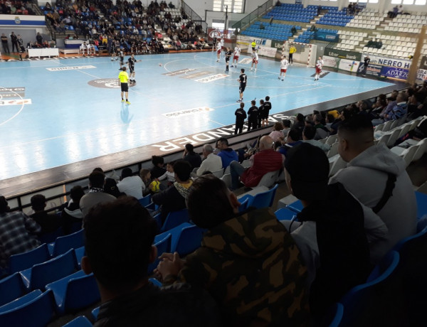 Jóvenes atendidos en los centros ‘El Acebo’ y ‘El Fresno’ de Santander celebran el XV aniversario del Club Deportivo Elemental Sinfín Balonmano. Cantabria 2019. Fundación Diagrama.