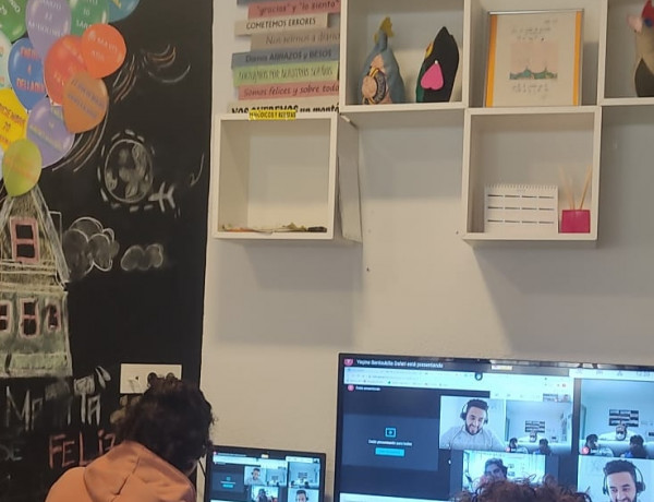 Jóvenes de los hogares ‘La Atalaya’ de Villena (Alicante) y ‘Alácera’ de Caudete (Albacete) conocen la experiencia social y laboral del joven economista árabe Yaçine Benloukilia Dahiri