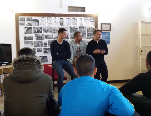 Visita Sergio Rico y Roberto González al centro 'La Jara'. Fundación Diagrama.