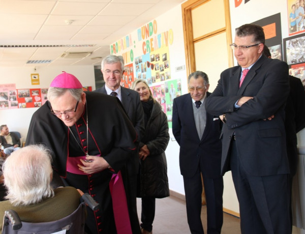 Monseñor Lorca Planes visita la residencia para mayores ‘Altavida’ y el centro educativo ‘La Zarza’ de Fundación Diagrama en Abanilla (Murcia)