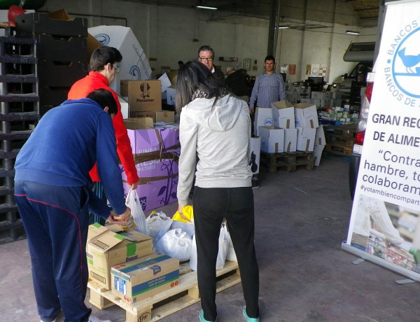 Los menores del hogar de convivencia ‘Los Pinos’ de Molina de Segura (Murcia) donan alimentos al Banco de Alimentos del Segura