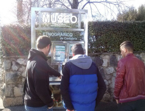 Los menores del centro ‘El Acebo’ (Santander) descubren la cultura cántabra en el Museo Etnográfico de la comunidad