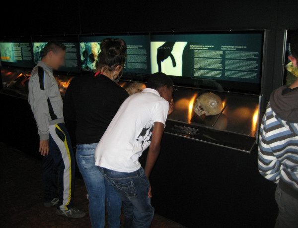 Menores del Centro de Día Levante de Alicante celebran el Día Internacional de los Museos