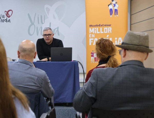 Un momento de la charla llevada a cabo en la localidad de Onda