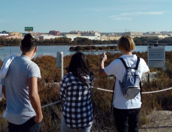 El Parque Natural de las Salinas de Santa Pola recibe la visita de los jóvenes atendidos en el hogar ‘Oriola’ de Orihuela (Alicante). Fundación Diagrama. Comunidad Valenciana 2020.