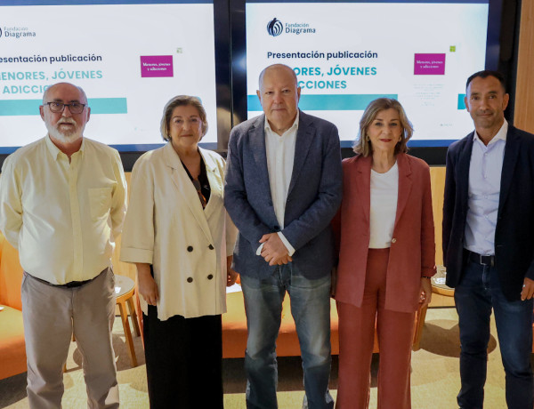 Directores, colaboradores y personalidades en la presentación del libro 'Menores, jóvenes y adicciones' de Fundación Diagrama
