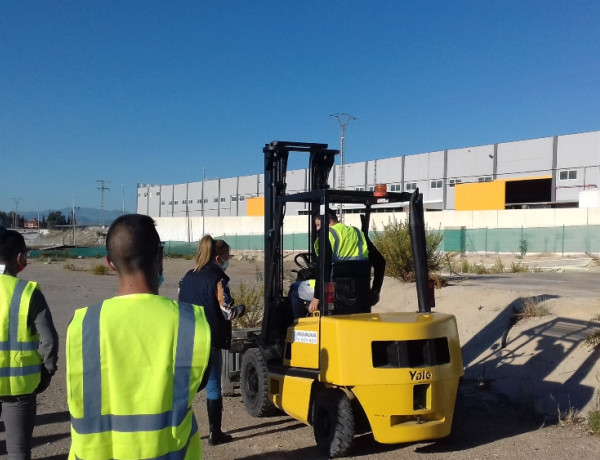 El Programa ‘Labor e-Job’ de Murcia facilita la formación de un grupo de jóvenes en el uso y manejo seguro de carretillas elevadoras. Fundación Diagrama. Murcia 2020.