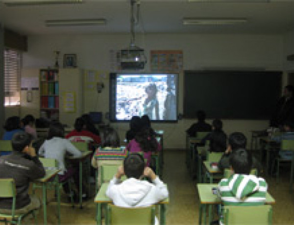 Presentación del Proyecto de Sensibilización Jóvenes de otros mundos: un futuro en desarrollo, en el Colegio Público Fernando de los Ríos de El Astillero