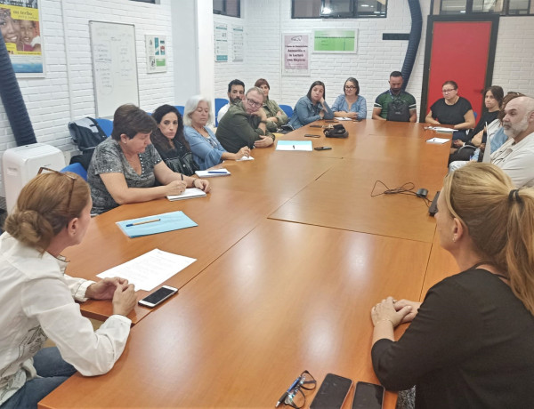 Reunión previa de trabajo entre profesionales que colaboran de distintas entidades