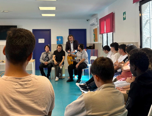 Los cuatro artistas desarrollan el taller ReconoceR
