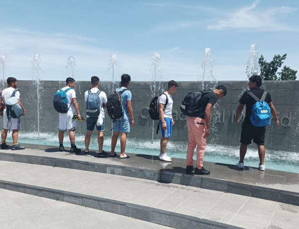 El grupo de jóvenes, en el complejo de Valdebebas