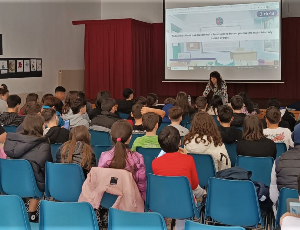 La trabajadora social aborda las creencias falsas sobre la violencia machista