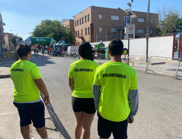 Menores de la residencia ‘Anassim’ de Valencia realizan voluntariado deportivo en varias carreras organizadas en la provincia