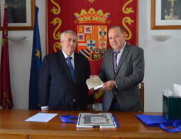 Fernando Molina, alcalde de Abanilla, y Francisco Legaz Cervantes, presidente de Fundación Diagrama