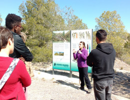 Visita jóvenes de 'Arrui' al yacimiento arqueológico 'La Bastida'. Fundación Diagrama.