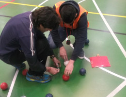 Los menores del centro de acogida ‘Campanar’ de Valencia participan como voluntarios en un campeonato de boccia para personas con discapacidad